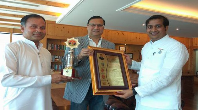 The chairman and Editor-in-Chief of India TV, Shri. Rajat Sharma, honored by Brahmakumaris institute for his invaluable contribution in journalism at Noida.